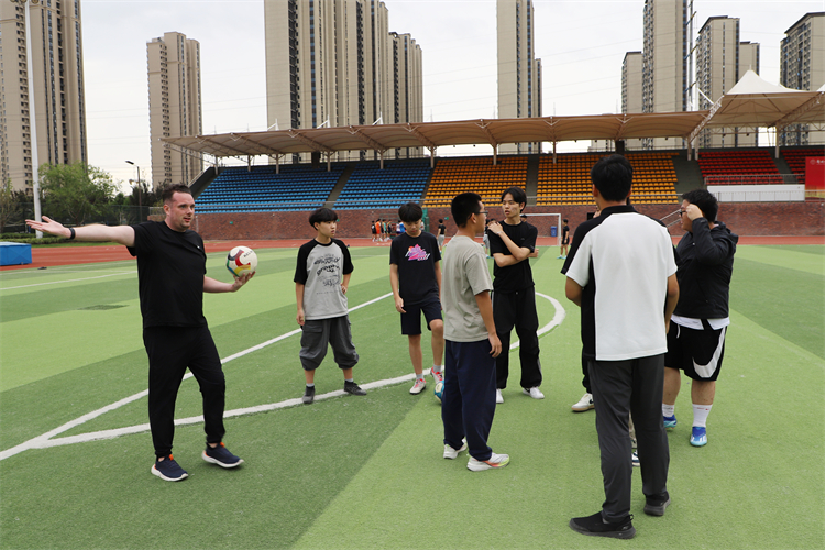 图4：足球场上脚法与战术的学习.jpg