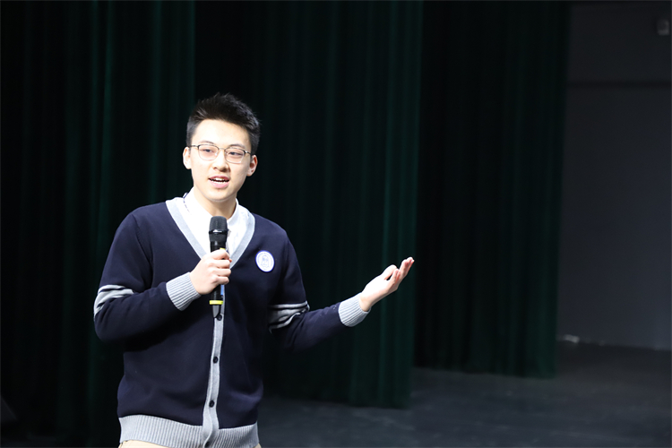图片7：赵一博同学分享研学汇报.jpg